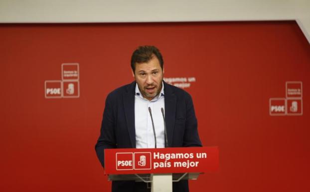 Rueda de prensa del portavoz del PSOE y alcalde de Valladolid, Óscar Puente, tras la reunión de la comisión permanente. 