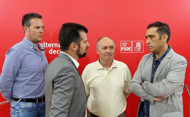 El secretario general del PSOECyL, Luis Tudanca, se reúne con los secretarios generales de UGT, CCOO. Junto a ellos, el presidente del PSOECYL, Pedro González.