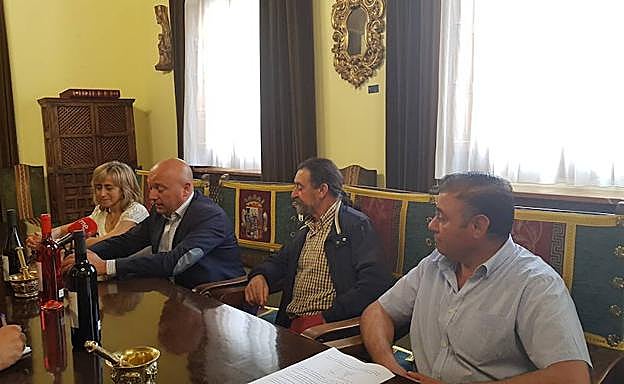 Directivos de la Diputación de Palencia y de la DO Arlanza.