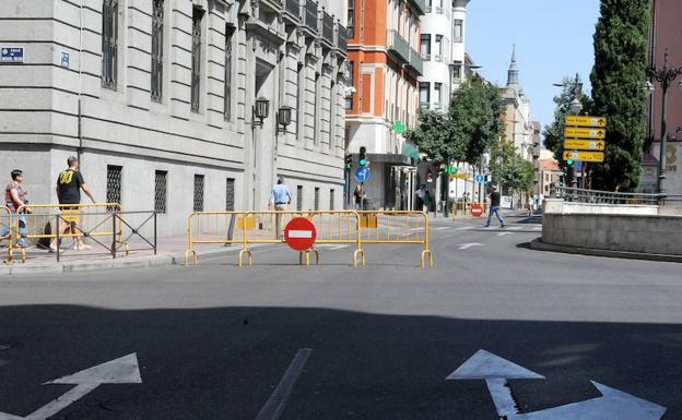 Corte del tráfico en el centro de Valladolid por ozono el año pasado. 