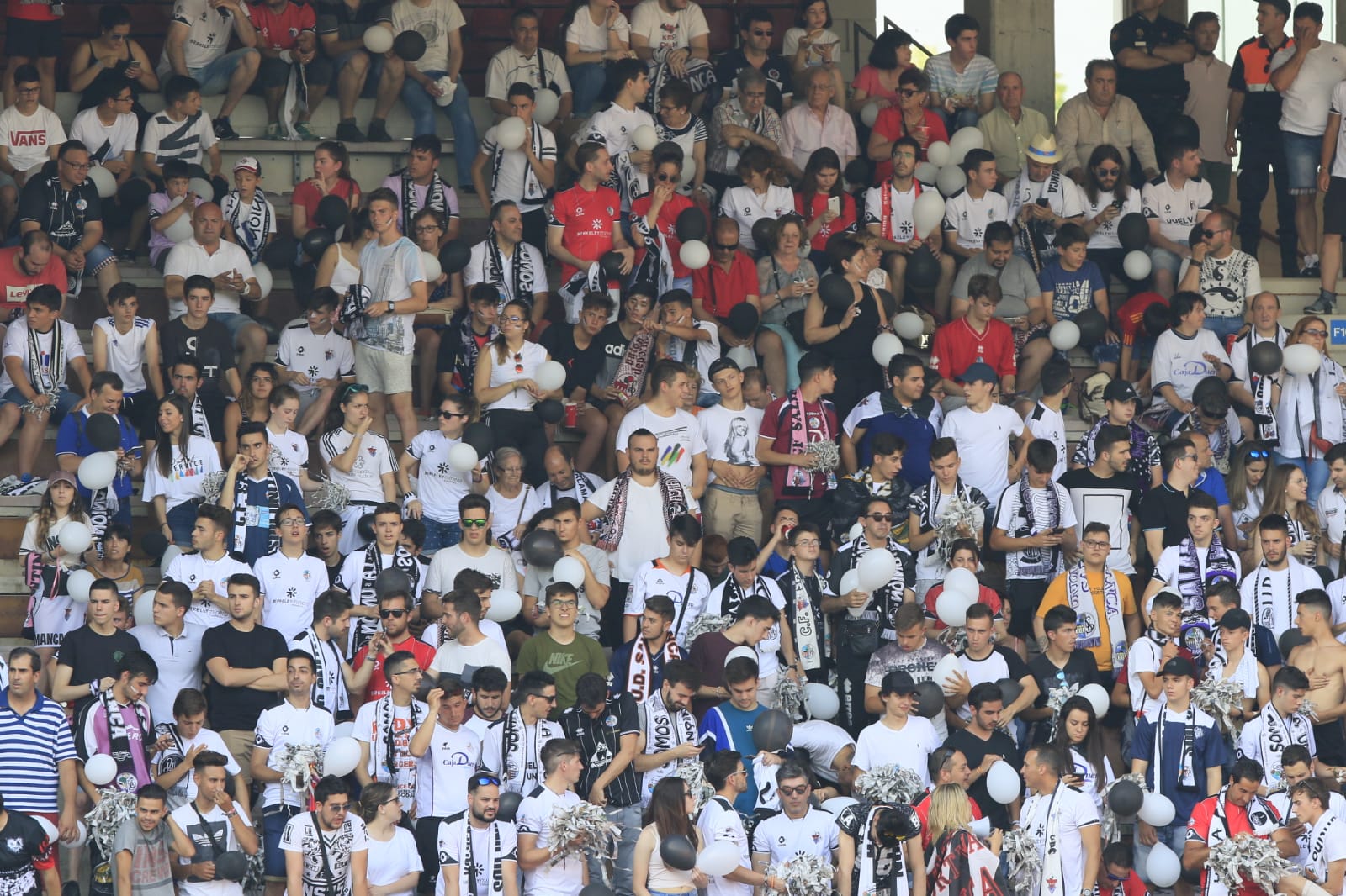 Fotos: El Salmantino asciende a Segunda B