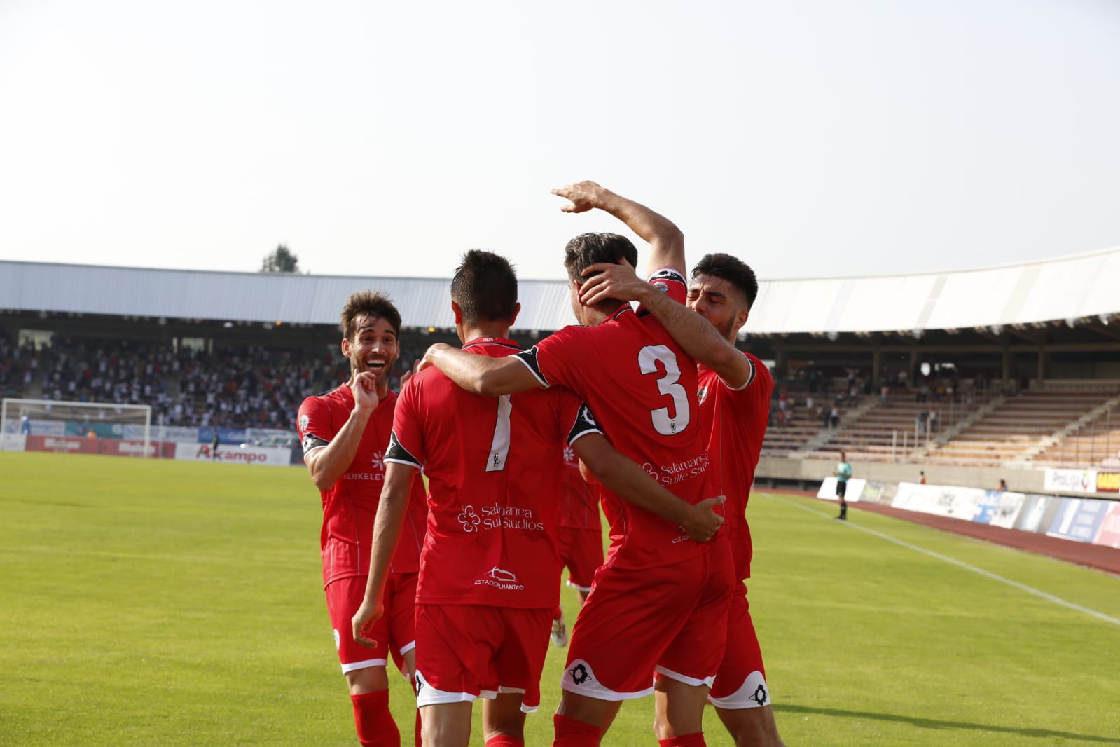 Fotos: El Salmantino asciende a Segunda B