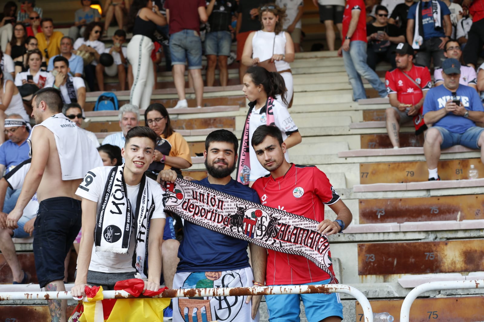 Fotos: El Salmantino asciende a Segunda B