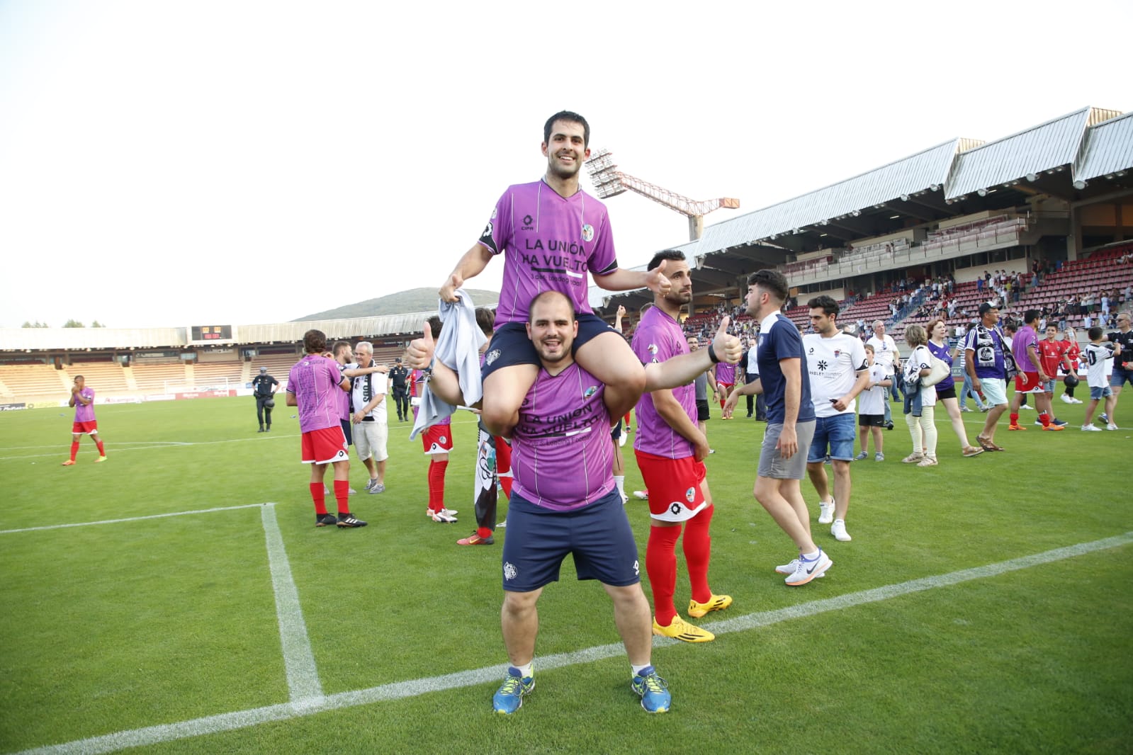 Fotos: El Salmantino asciende a Segunda B