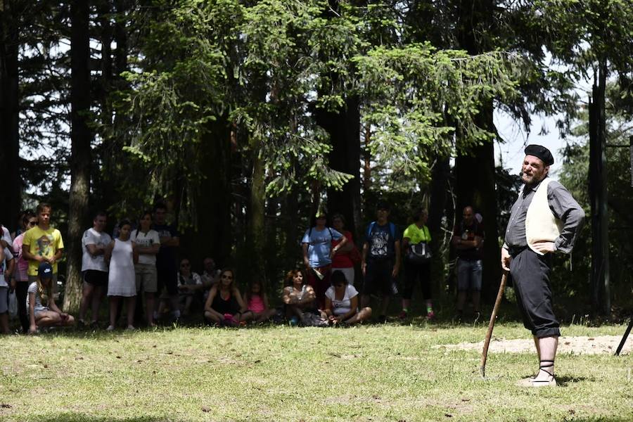 Fotos: Un paseo teatralizado cierra Femuka