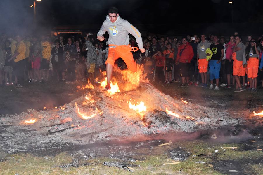 Fotos: Noche de San Juan en Aguilar