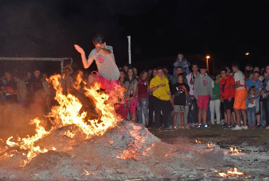Fotos: Noche de San Juan en Aguilar