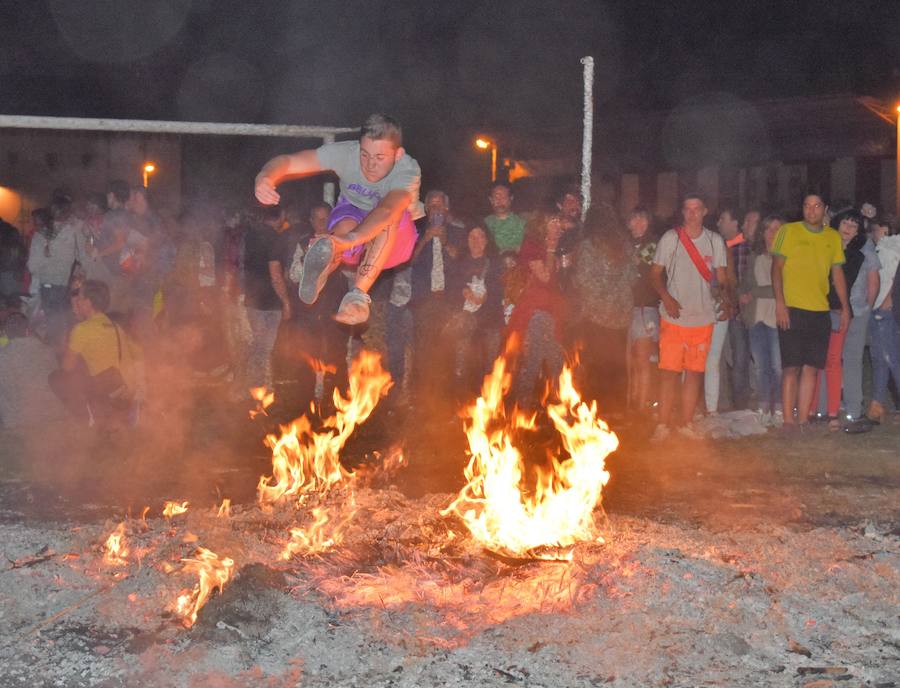 Fotos: Noche de San Juan en Aguilar