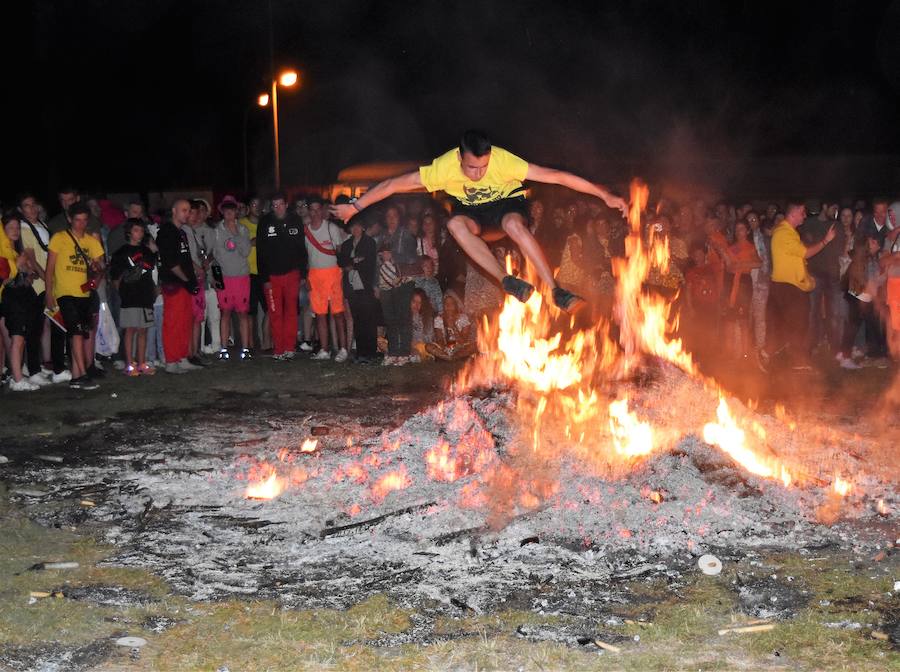 Fotos: Noche de San Juan en Aguilar