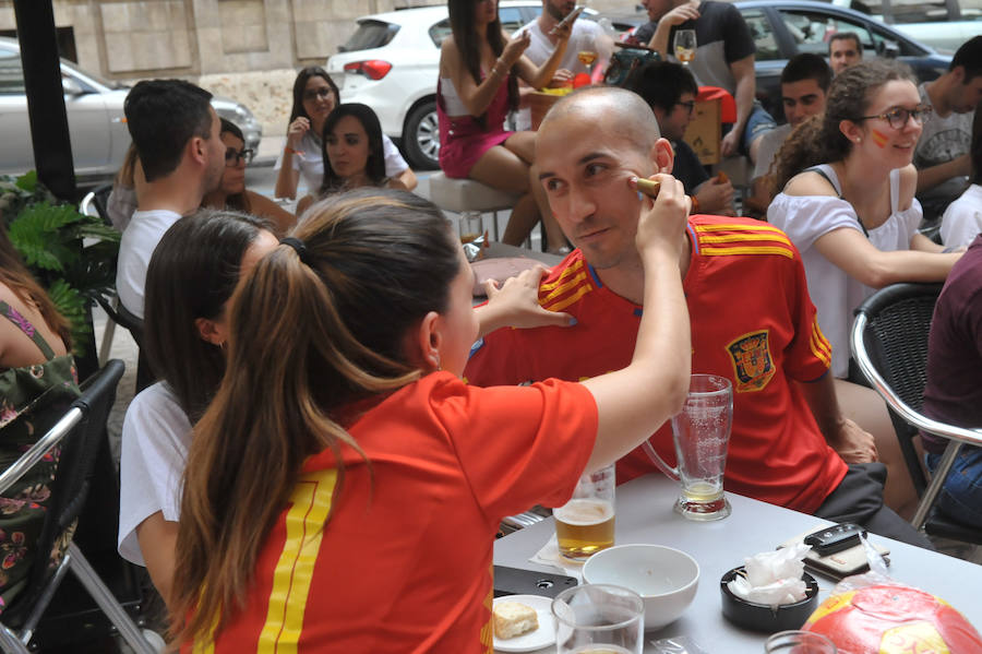 Fotos: Los vallisoletanos contienen el aliento durante el España-Marruecos