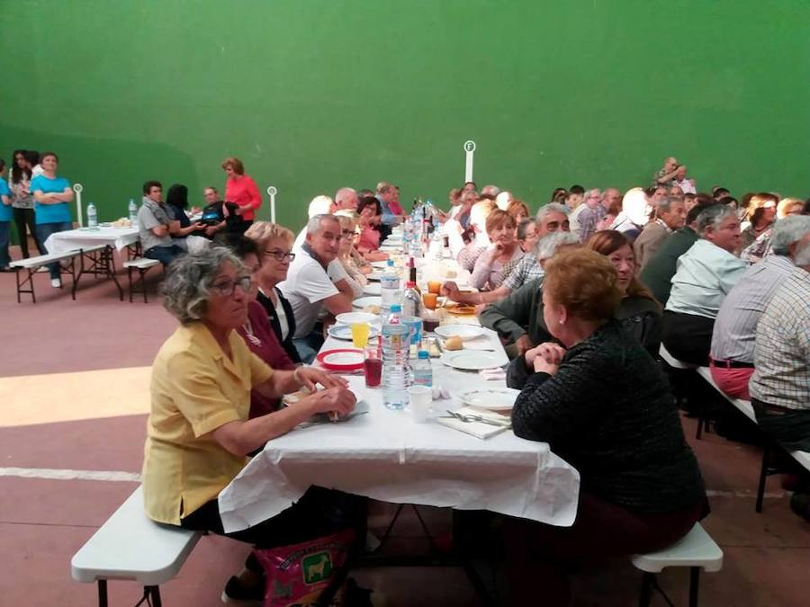 Fotos: El Cerrato se vuelca con Manos Unidas en una cena solidaria