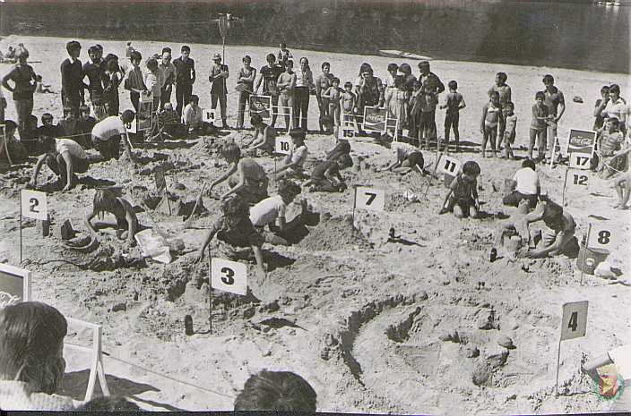 Fotos: Los veranos en la playa de Las Moreras en los años 70