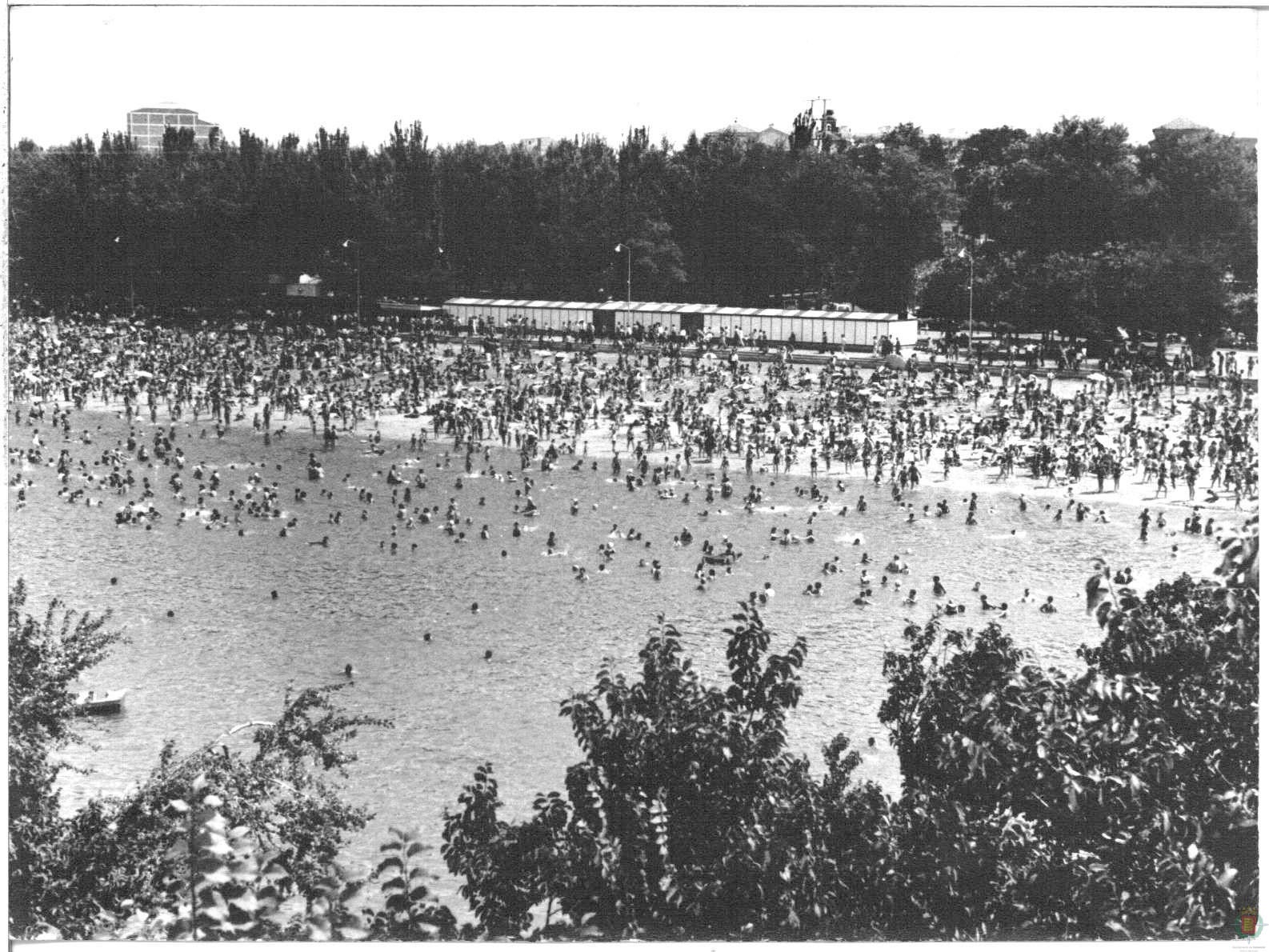 Fotos: Los veranos en la playa de Las Moreras en los años 70