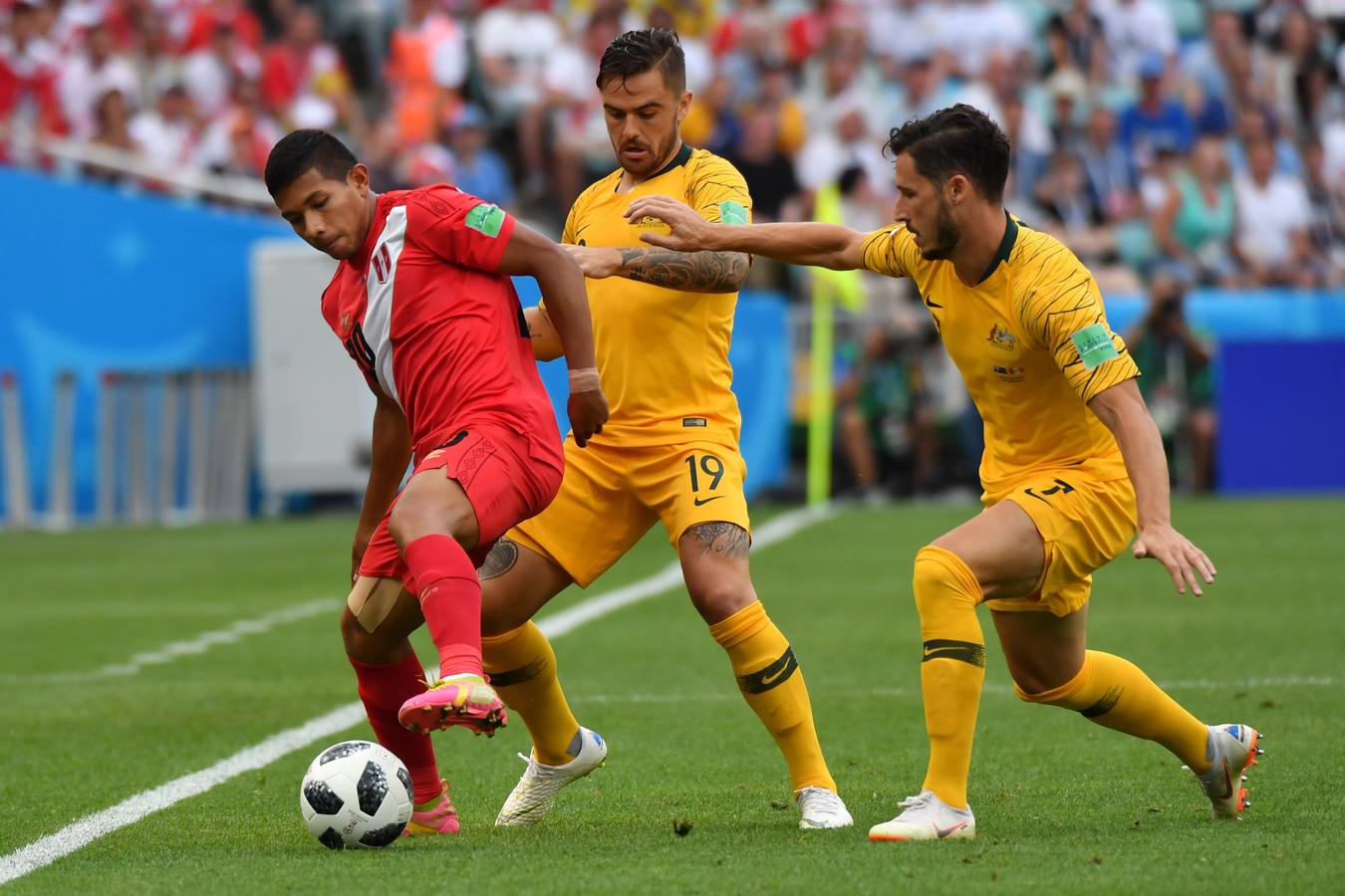 Las mejores imágenes del partido de la tercera jornada del Grupo C entre Australia y Perú.