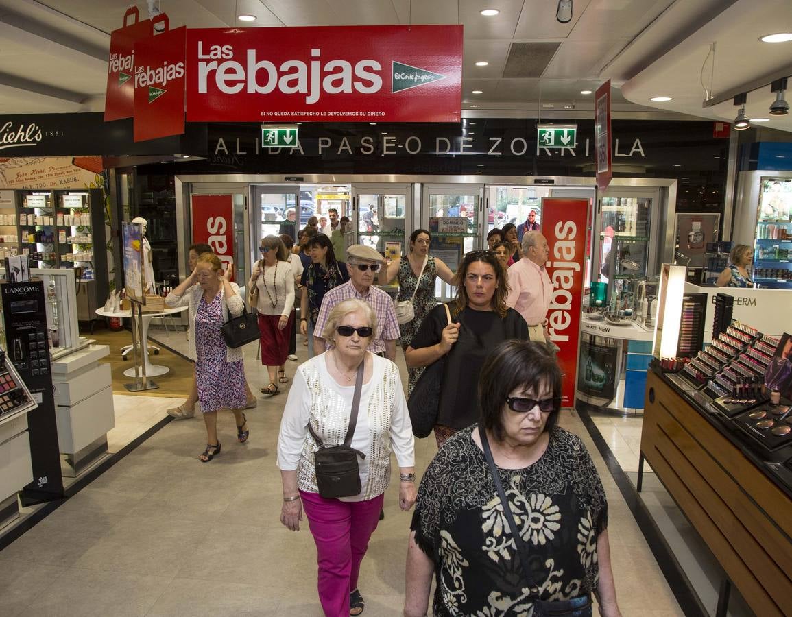 Fotos: Comienzan las rebajas de verano en Valladolid