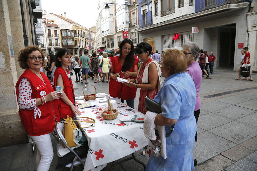 Fotos: Noche de compras en Palencia