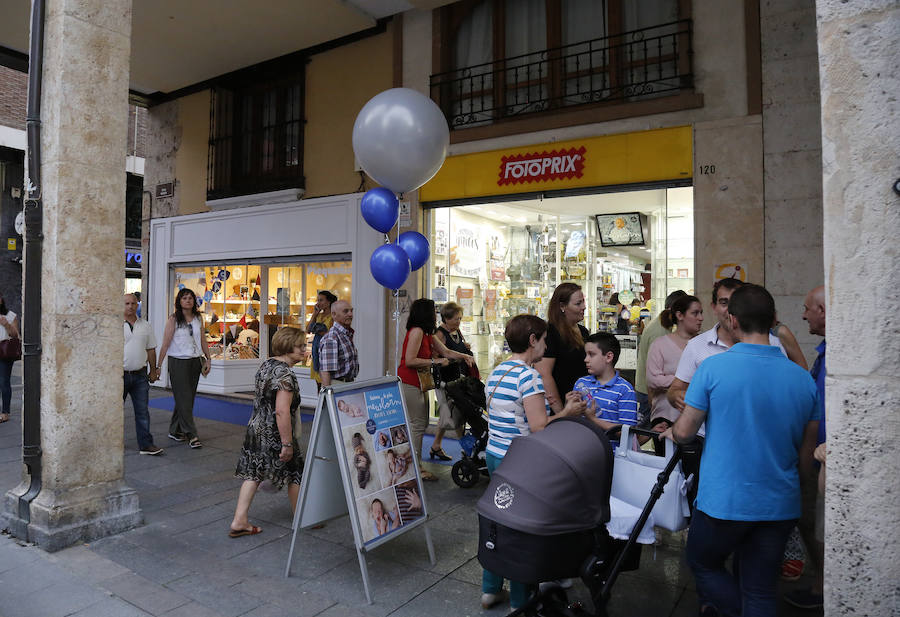 Fotos: Noche de compras en Palencia