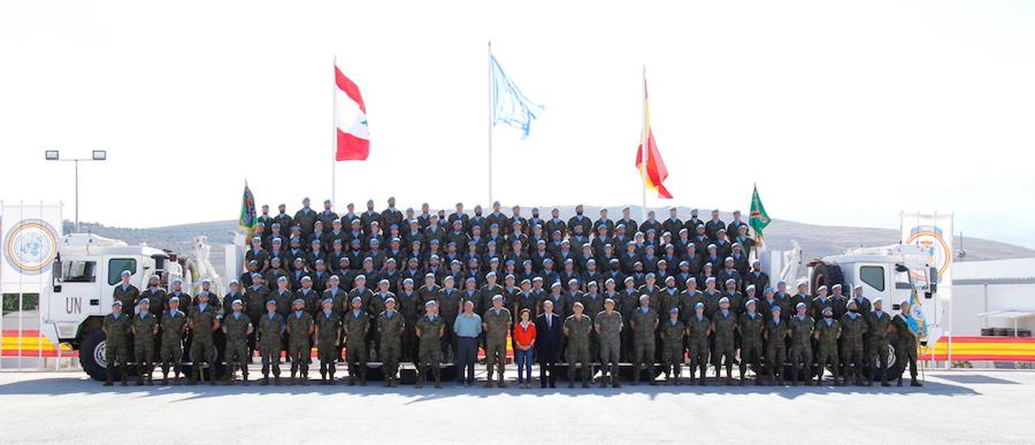 Margarita Robles visita dos puestos de vigilancia estratégicos claves dentro del despliegue de UNIFIL