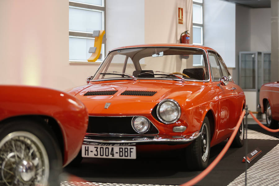 Fotos: Exposición &#039;Rojo&#039; de coches deportivos en el Museo de Automoción deSalamanca