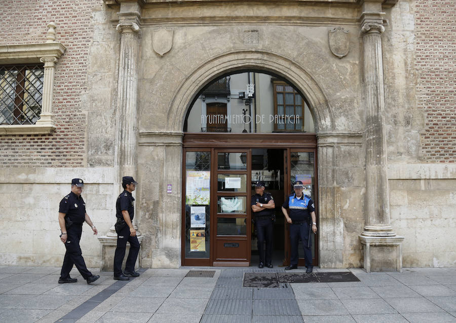 Fotos: Registro a las oficinas del ayuntamiento por la operación Enrredada