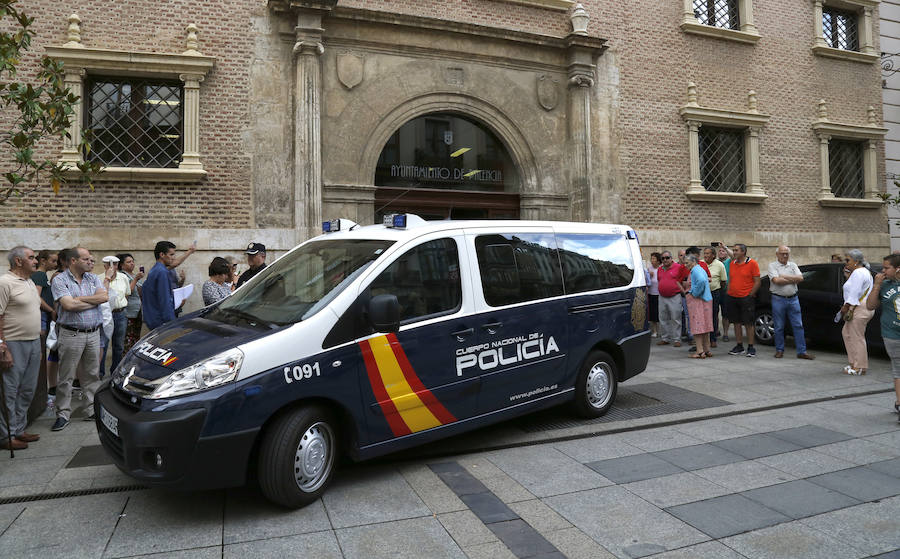 Fotos: Registro a las oficinas del ayuntamiento por la operación Enrredada