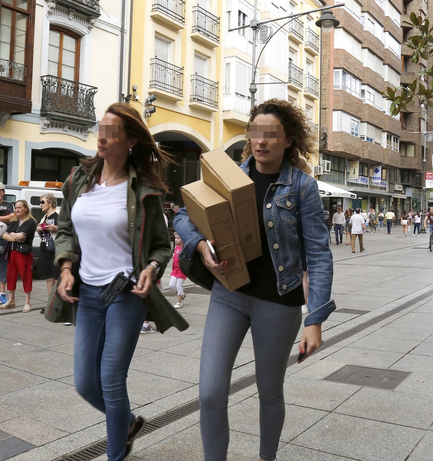 Fotos: Registro a las oficinas del ayuntamiento por la operación Enrredada