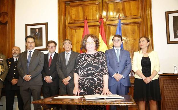 Encarnación Pérez toma posesión del cargo de subdelegada del Gobierno en la provincia de Salamanca.