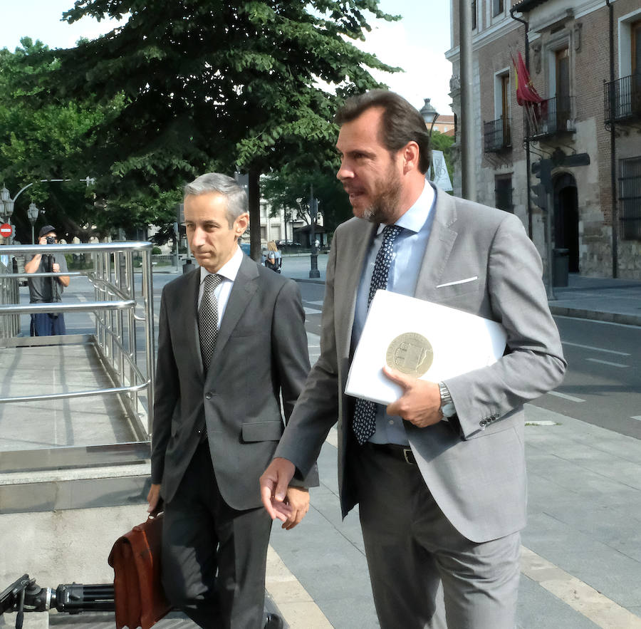 Fotos: El alcalde Óscar Puente comparece como testigo en el juicio contra León de la Riva