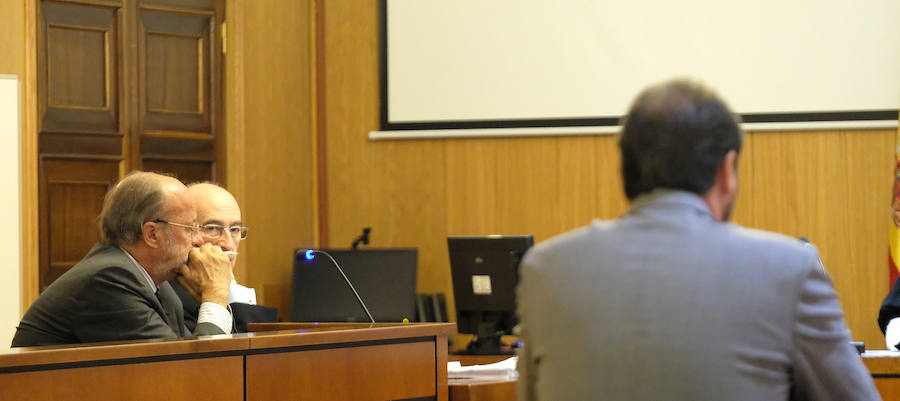 Fotos: El alcalde Óscar Puente comparece como testigo en el juicio contra León de la Riva