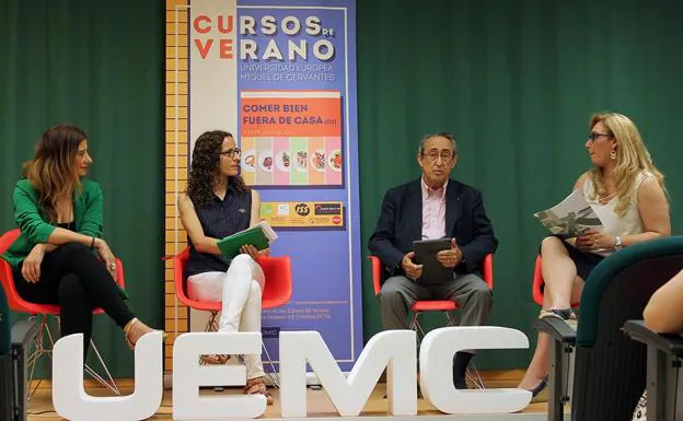 Imagen principal - La UEMC inaugura la tercera edición del curso &#039;Comer bien fuera de casa&#039;