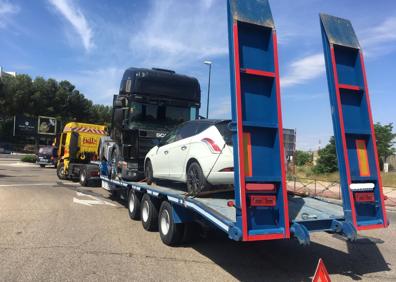 Imagen secundaria 1 - Abandona en plena vía en Valladolid el remolque de un camión sin ITV ni seguro y desaparece