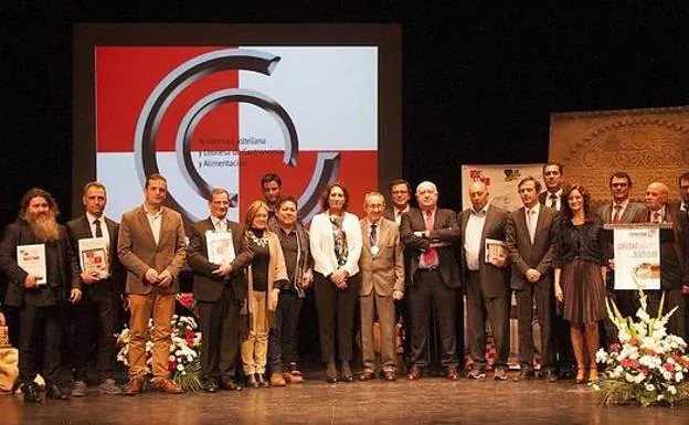 Imagen de familia de los premiados en una edición anterior. 