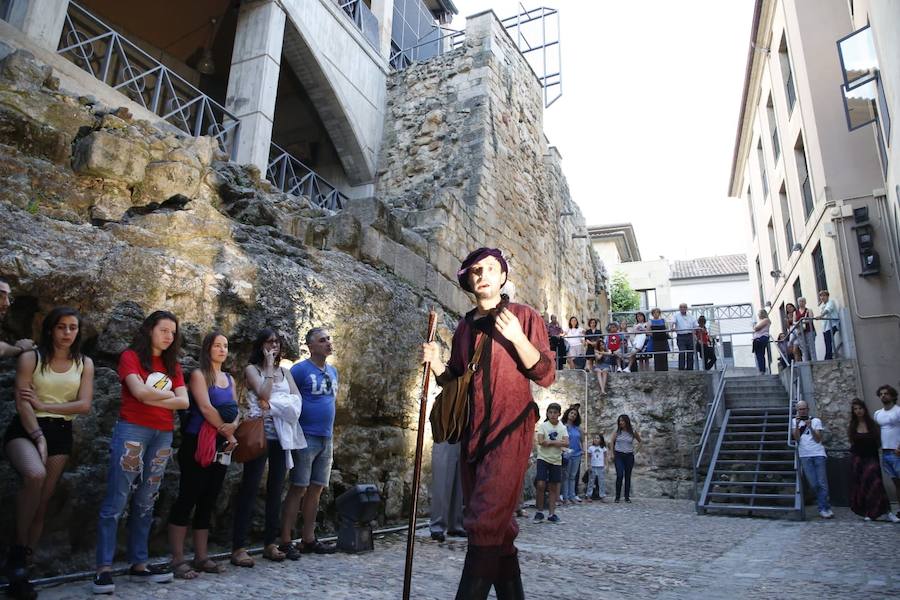 Fotos: Actividades culturales en la Cueva de Salamanca, la Casa de las Conchas y la Casa Lis