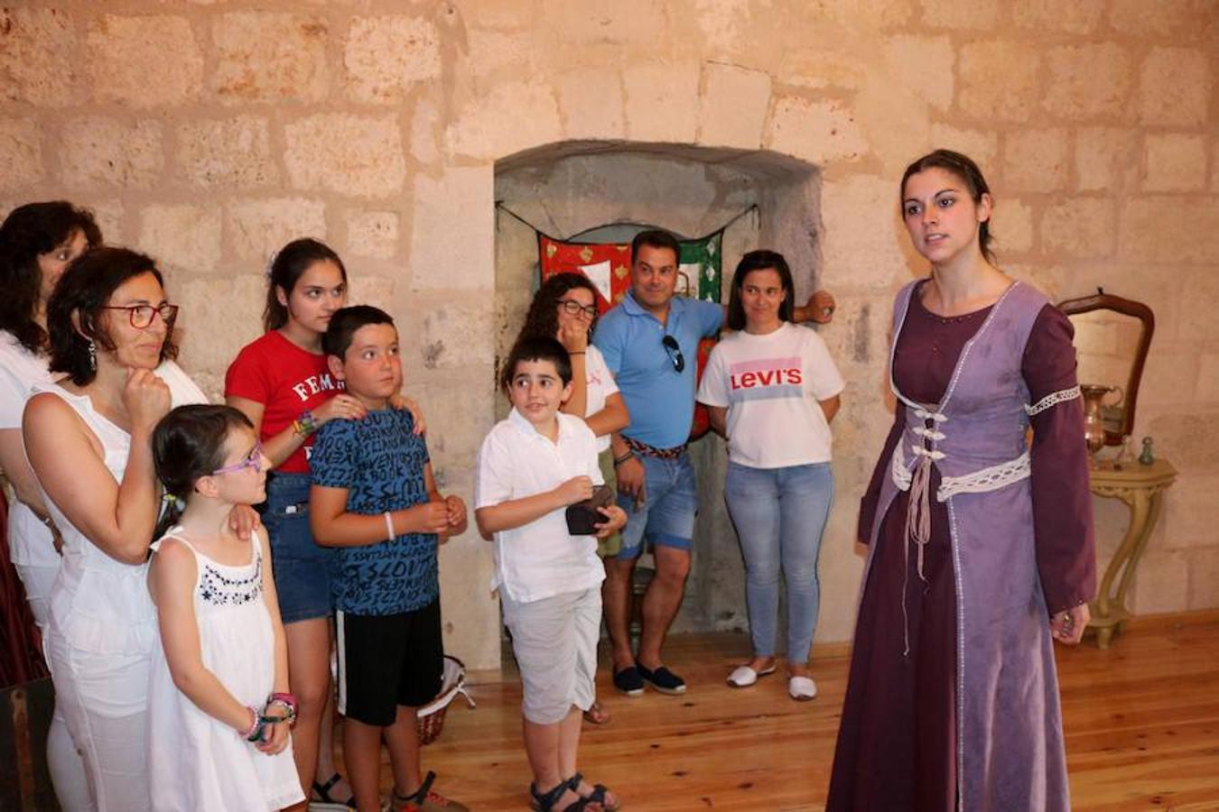 Fotos: Visitas teatralizas a Santa María La Mayor en Villamuriel