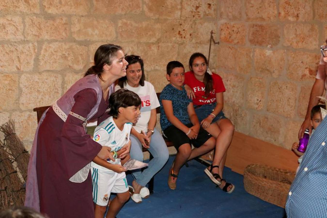 Fotos: Visitas teatralizas a Santa María La Mayor en Villamuriel