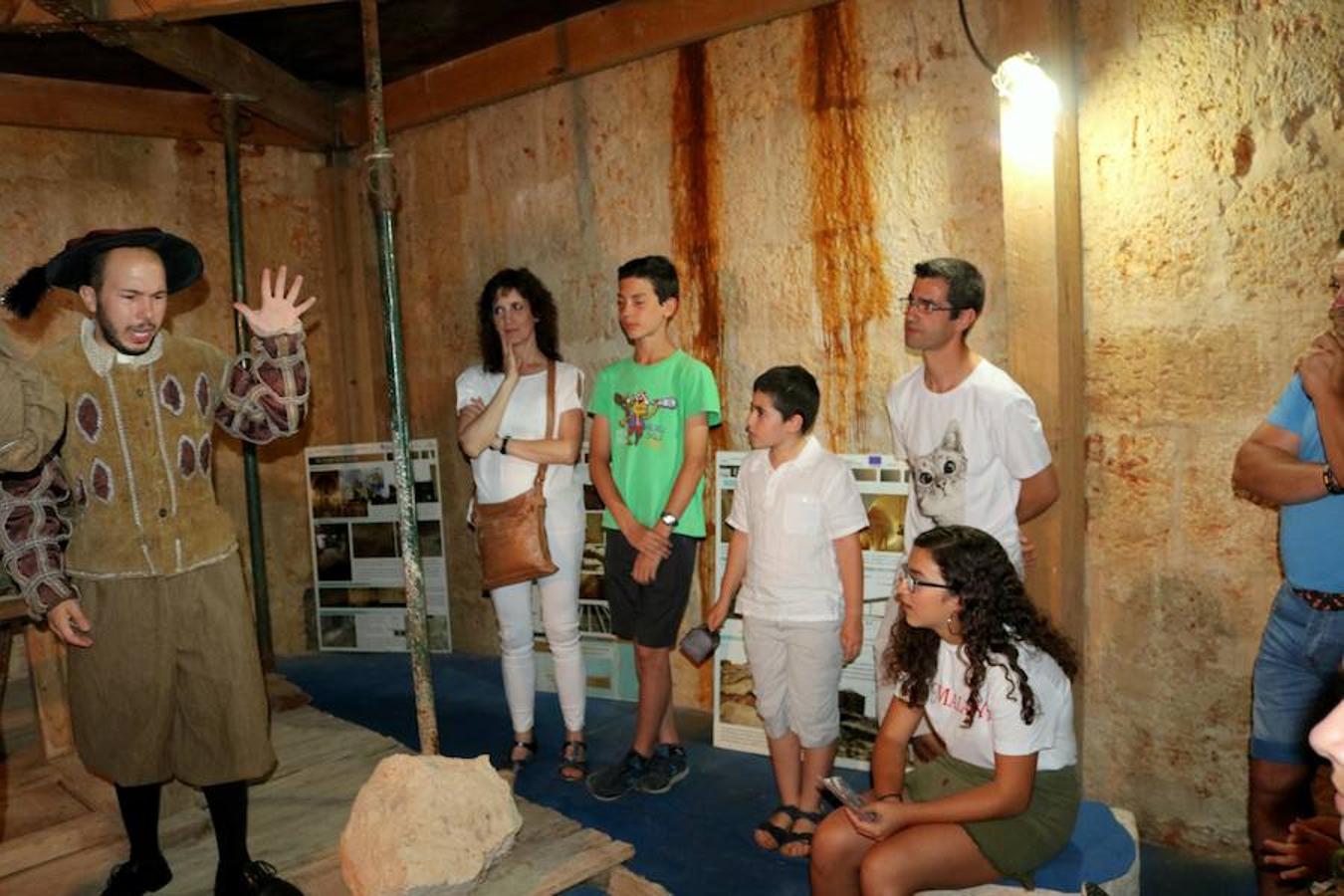 Fotos: Visitas teatralizas a Santa María La Mayor en Villamuriel
