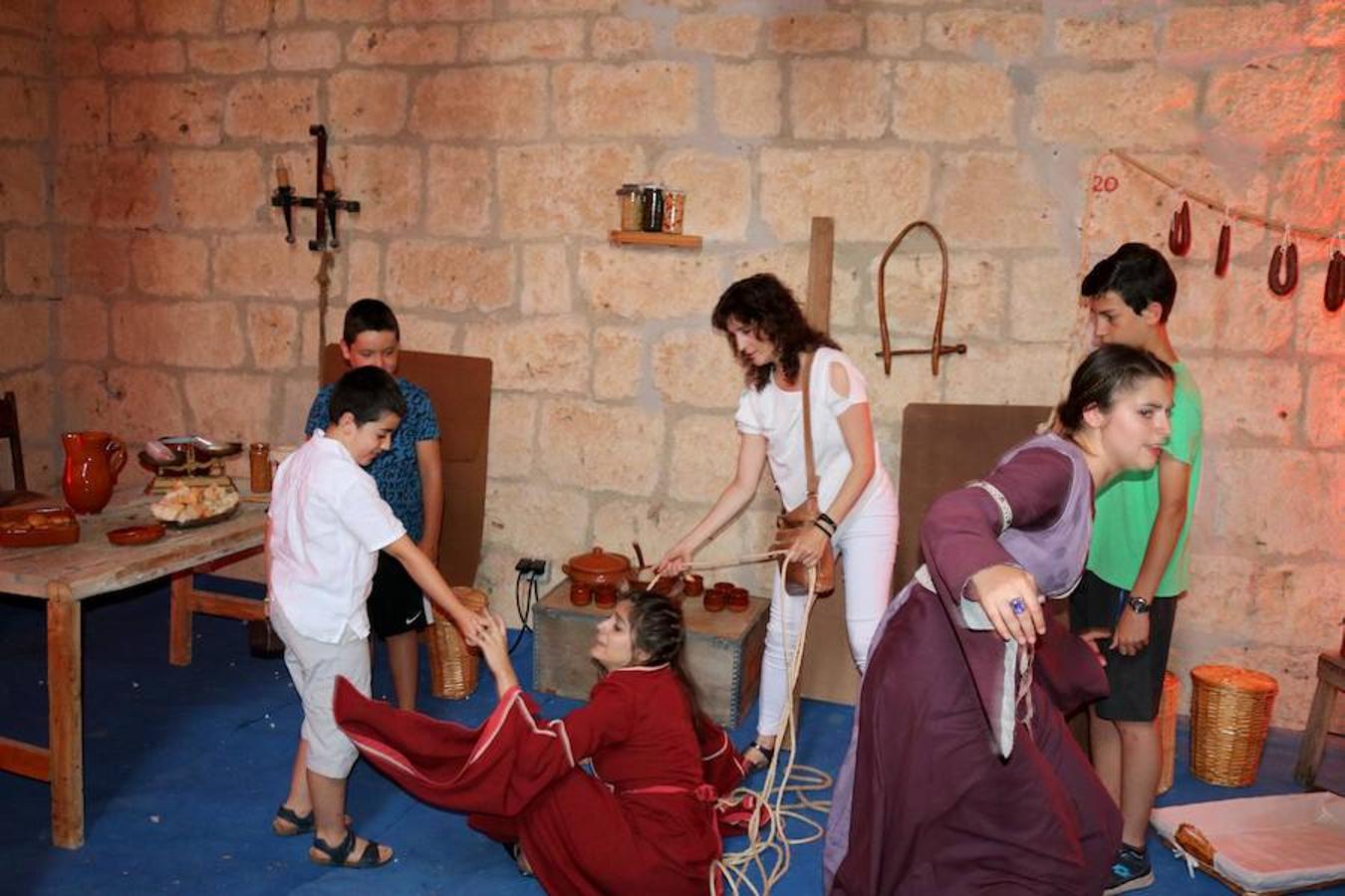 Fotos: Visitas teatralizas a Santa María La Mayor en Villamuriel