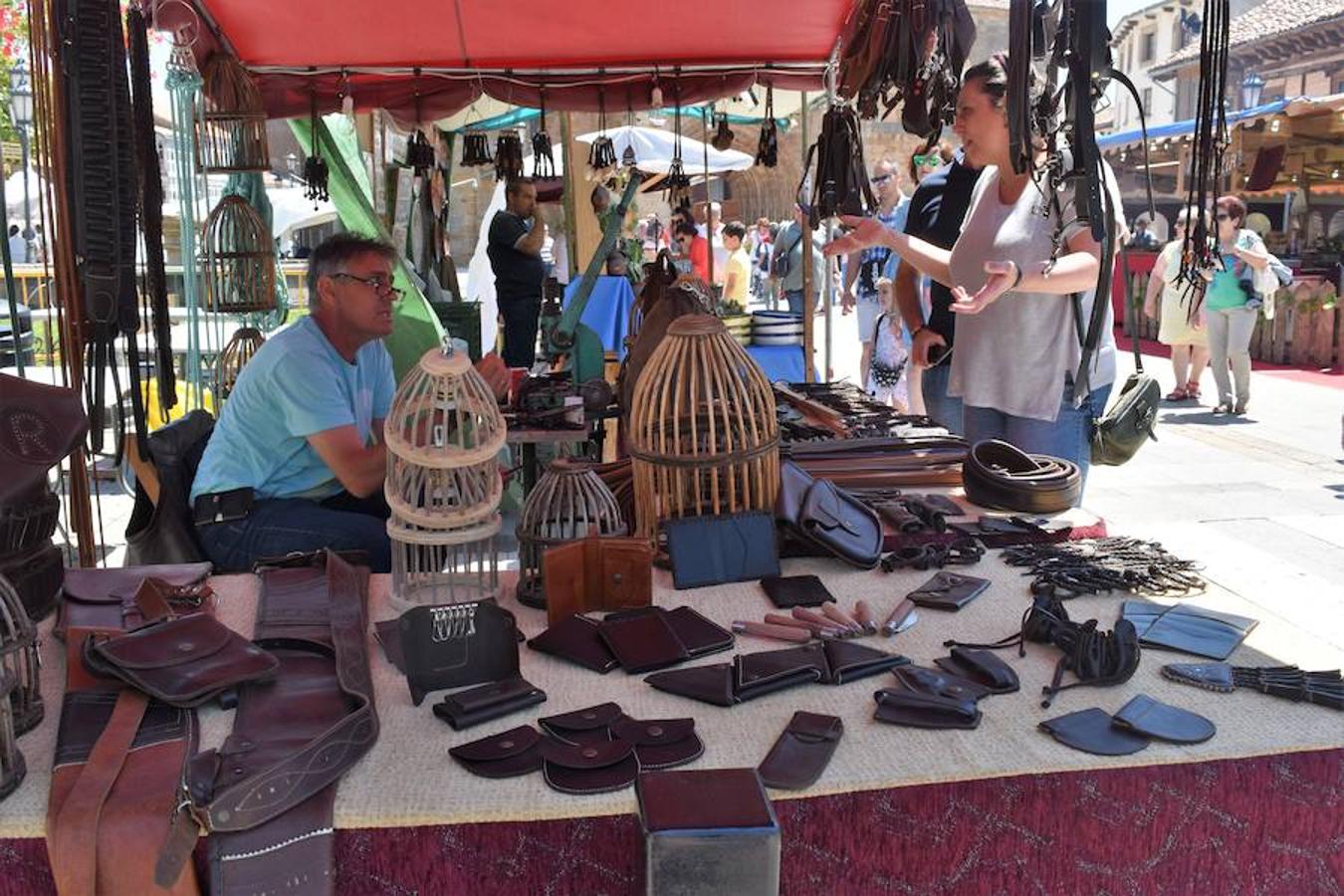 Fotos: La Feria de Artesanía llena Aguilar de arte