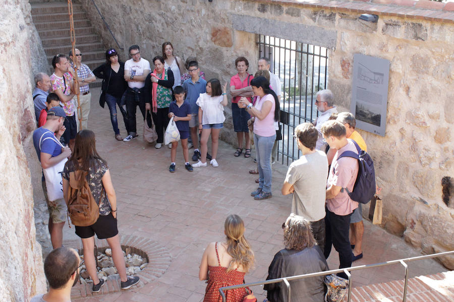 Las visitas guiadas al enigmático pozo permiten a los turistas adentrarse en sus profundos túneles para viajar en el tiempo