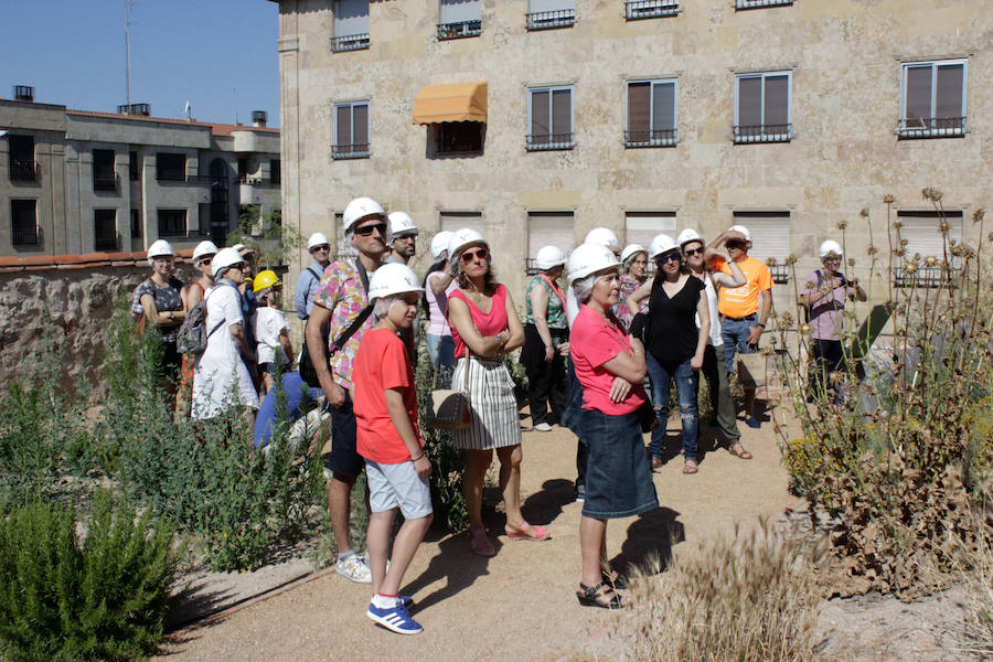 Las visitas guiadas al enigmático pozo permiten a los turistas adentrarse en sus profundos túneles para viajar en el tiempo