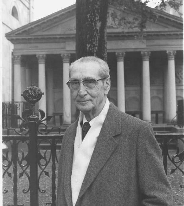 El lehendakari Leizaola junto al árbol de Gernika.