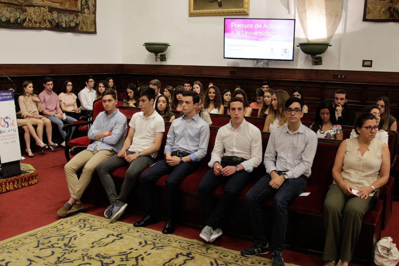 Fotos: La USAL entrega los premios a las 100 mejores notas de la EBAU