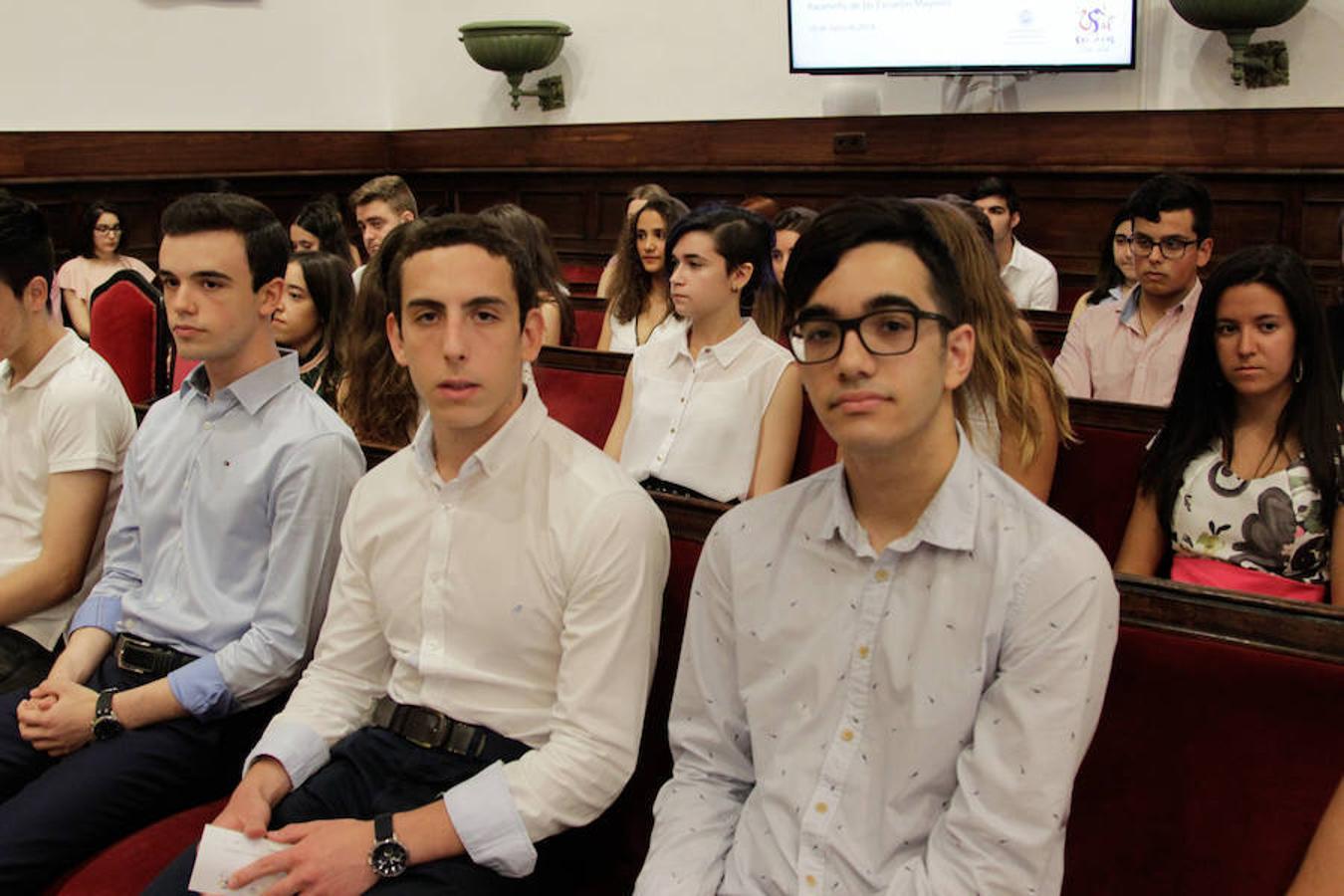 Fotos: La USAL entrega los premios a las 100 mejores notas de la EBAU