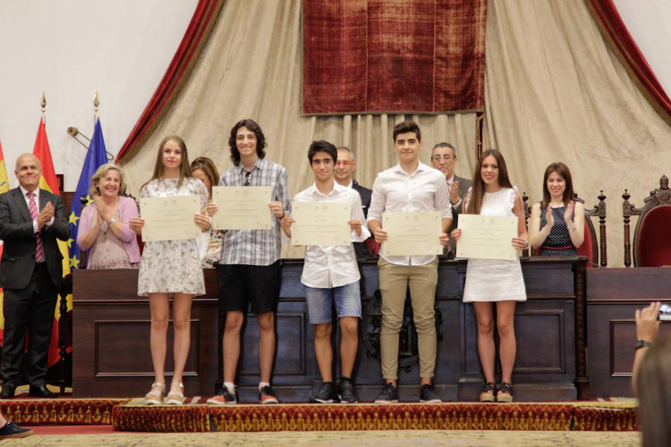 Fotos: La USAL entrega los premios a las 100 mejores notas de la EBAU