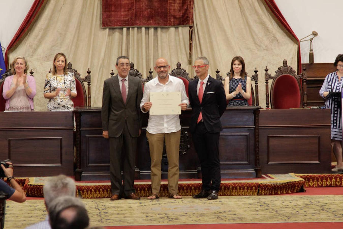 Fotos: La USAL entrega los premios a las 100 mejores notas de la EBAU