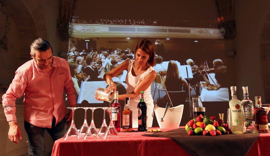 Fotos: Cócteles de película y Concurso de gin-tonics organizados por la Asociación de Camareros de Segovia