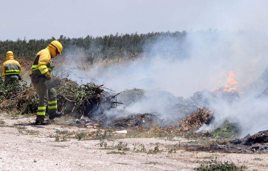 Fotos: Incendio en una escombrera de Cuéllar