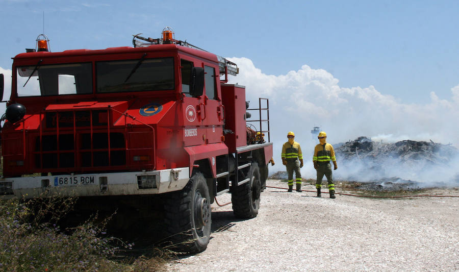 Fotos: Incendio en una escombrera de Cuéllar