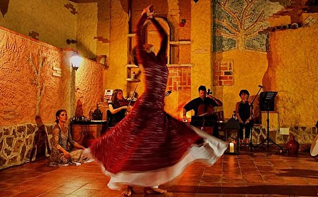 Una representación de baile durante el II Festival Tres Culturas. 