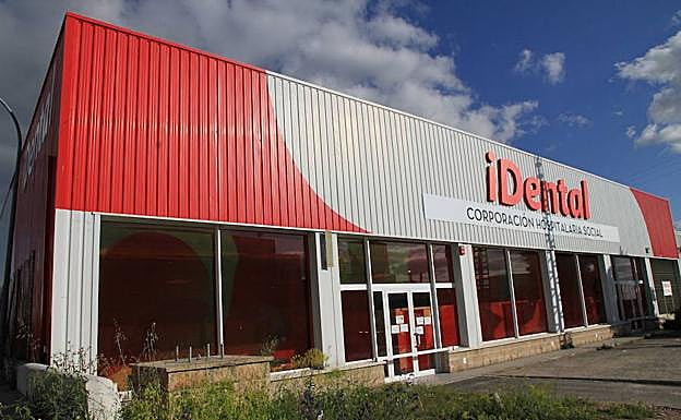 La clínica IDental cierra en el polígono El Cerro de Segovia. 